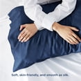 thumbnail image 3 of Juego de 2 fundas de almohada Bedsure, tamaño king, rayón y bambú, color azul marino, 3 of 6