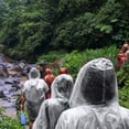 thumbnail image 3 of Ponchos de lluvia COOY desechables de emergencia, paquete de 10 unidades para adultos, 3 of 7