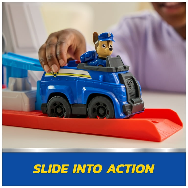 PAW Patrol Lookout Tower with 2 Chase Action Figures