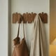 thumbnail image 2 of Perchero de Madera Montado en la Pared con Gancho Oculto, Colgador de Ropa, Sombrero, Llaves, Armario para Muebles de Sala de Estar D, 2 of 5