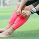 thumbnail image 4 of Espinilleras de fútbol | Protectores de piernas y pies enchufables para adultos y jóvenes | Acolchado grueso de EVA | Protección de doble capa | Equipamiento deportivo ligero | 1 par | 18x10cm |, 4 of 4
