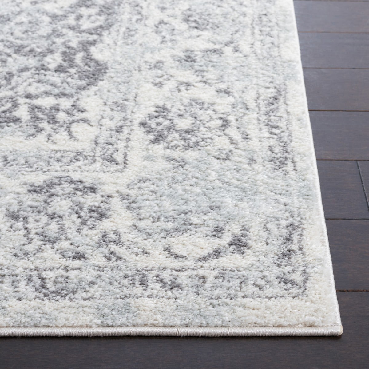 SAFAVIEH Tulum Braganza Traditional Area Rug, 4' x 6', Ivory/Grey