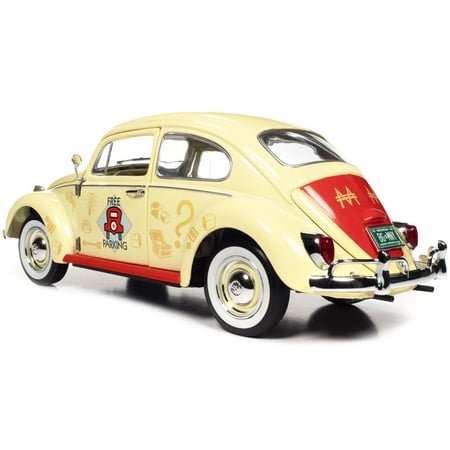 1963 Volkswagen Beetle Yukon Jaune avec Graphiques « Monopoly » « Stationnement Gratuit » et Figurine en Résine « Mr. Monopoly » Voiture Modèle Moulée sous Pression 1/18 par Auto World