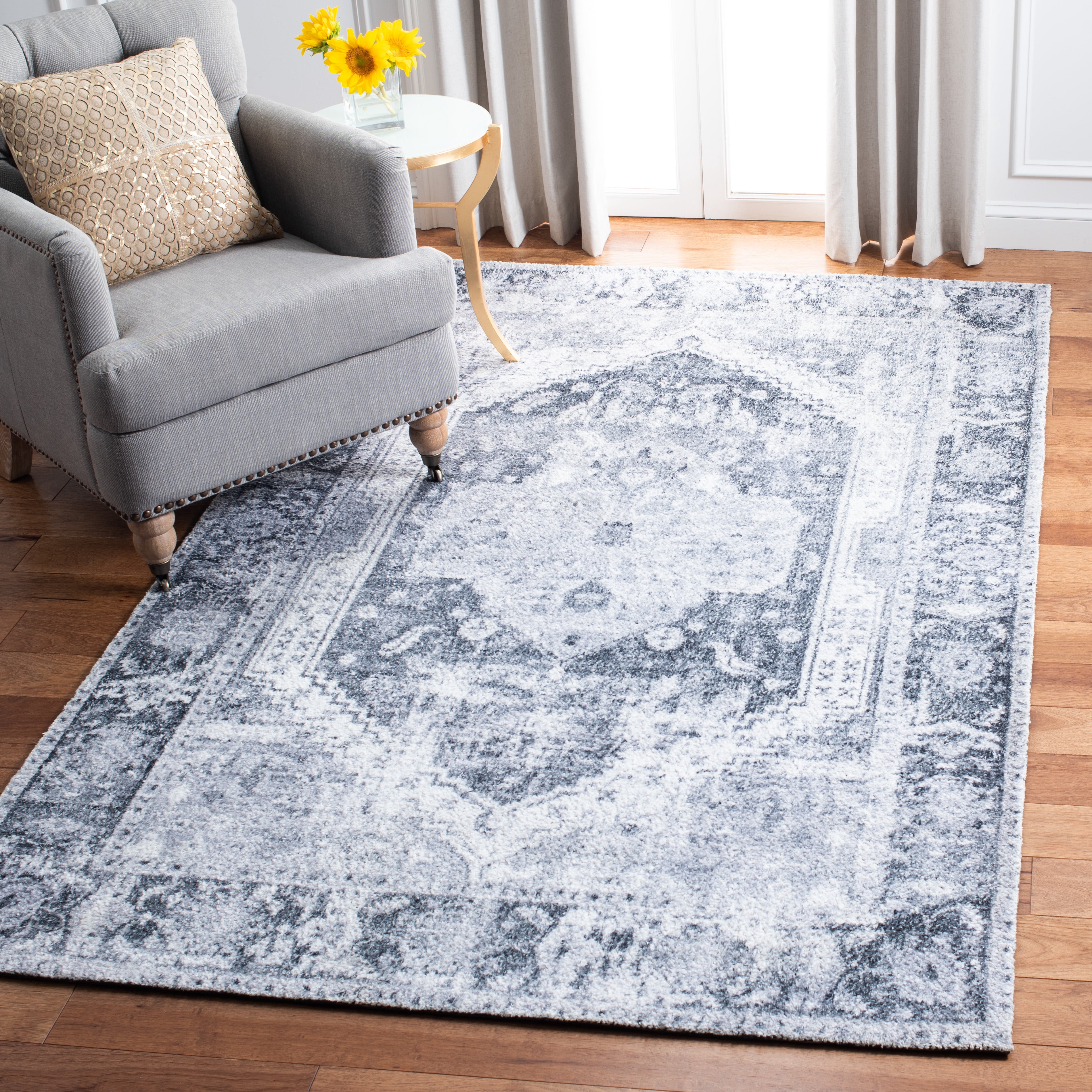 SAFAVIEH Classic Vintage Leandre Medallion Area Rug, Silver/Dark Grey, 9' x 12'
