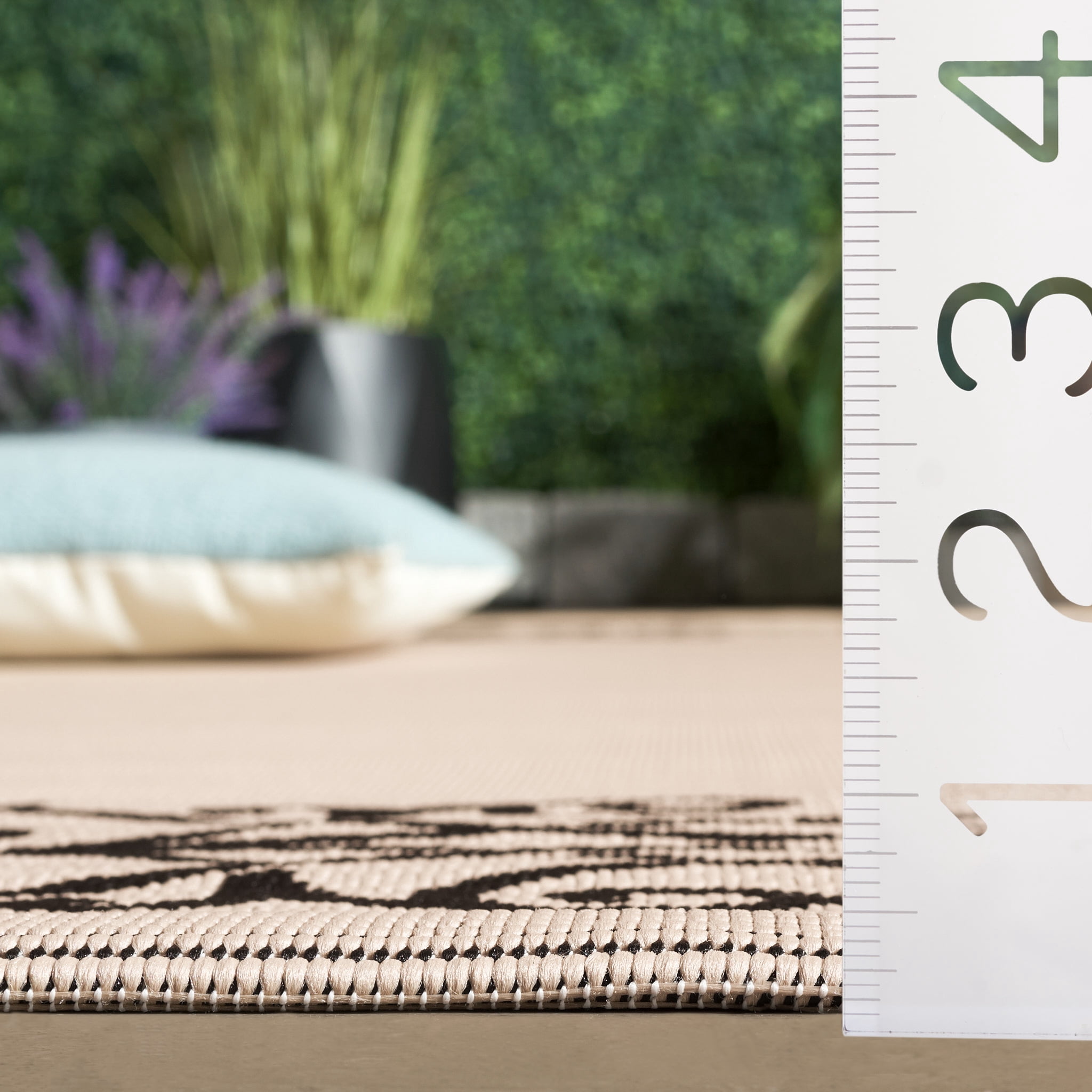 Safavieh Courtyard Ellie Oriental Indoor/Outdoor Area Rug, Sand/Black, 7'10" x 7'10" Round