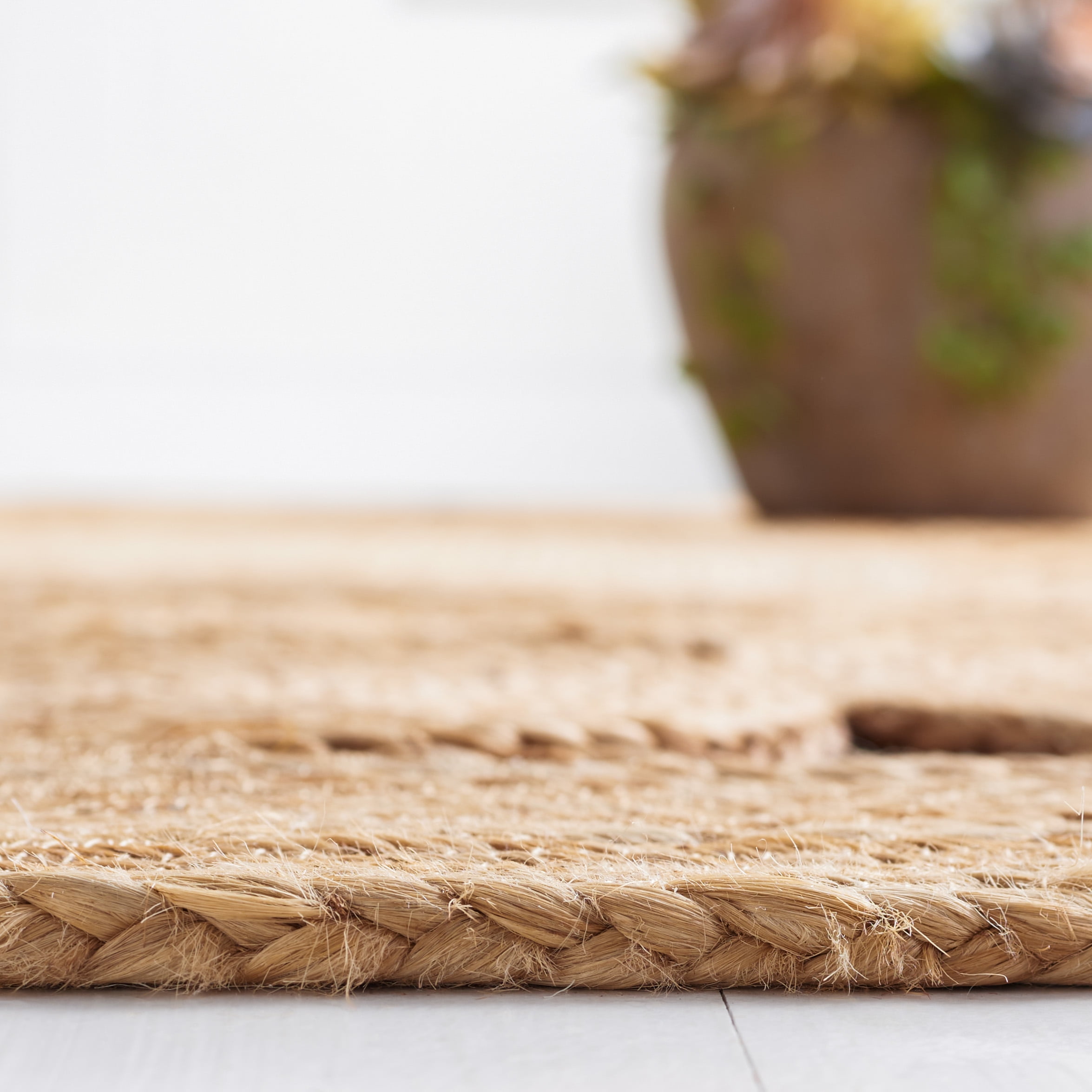 SAFAVIEH Natural Fiber Virginia Geometric Area Rug, Natural, 4' x 4' Round