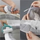 thumbnail image 5 of Funda de inodoro suave, más gruesa y cálida con tela de fibra lavable, reutilizable y de fácil instalación para una limpieza fácil, cómoda mejora del baño para uso doméstico, 1 unidad, 5 of 7