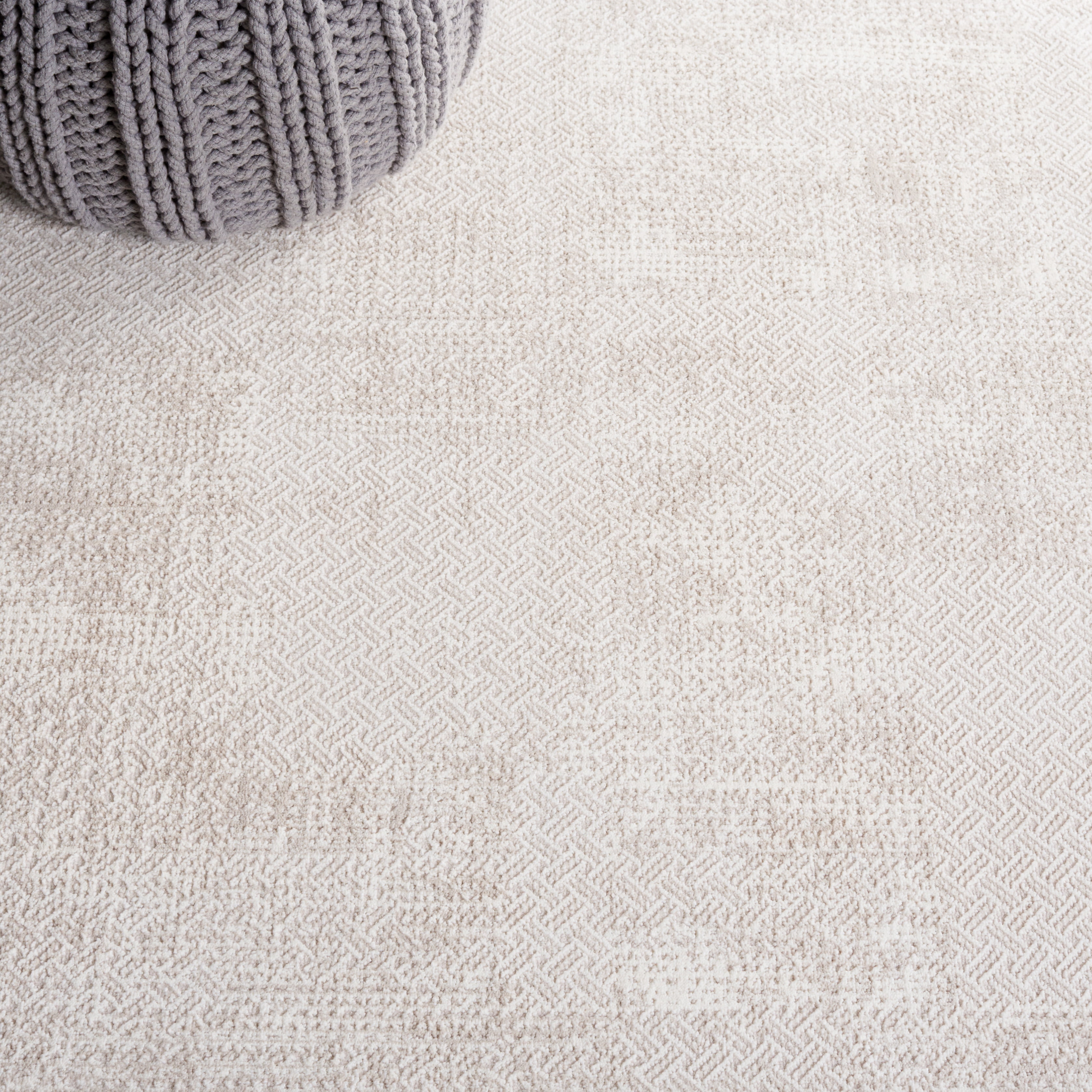 SAFAVIEH Continental Hester Distressed Area Rug, Ivory/Beige, 4' x 6'