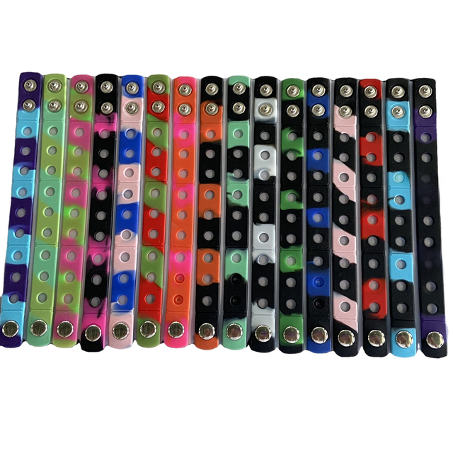 Pulsera de cueva con agujeros para niños, pulsera para zapatos, dibujos animados de camuflaje, silicona, insertable, hebilla de dibujos animados, hebilla de agujero