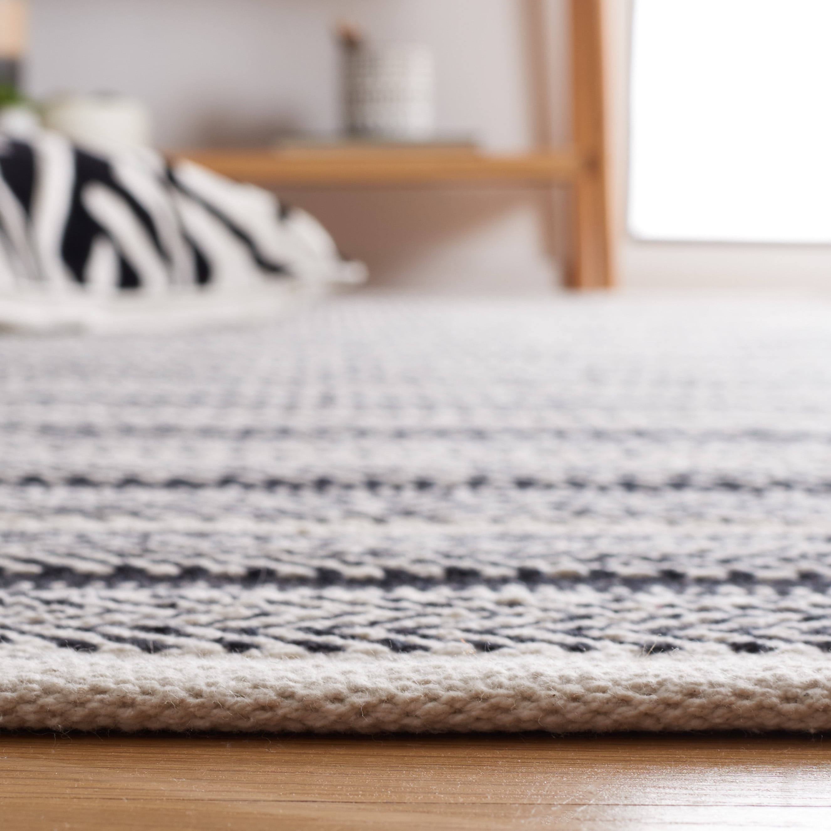 SAFAVIEH Montauk Marta Striped Cotton Area Rug, Black/Ivory, 8' x 10'