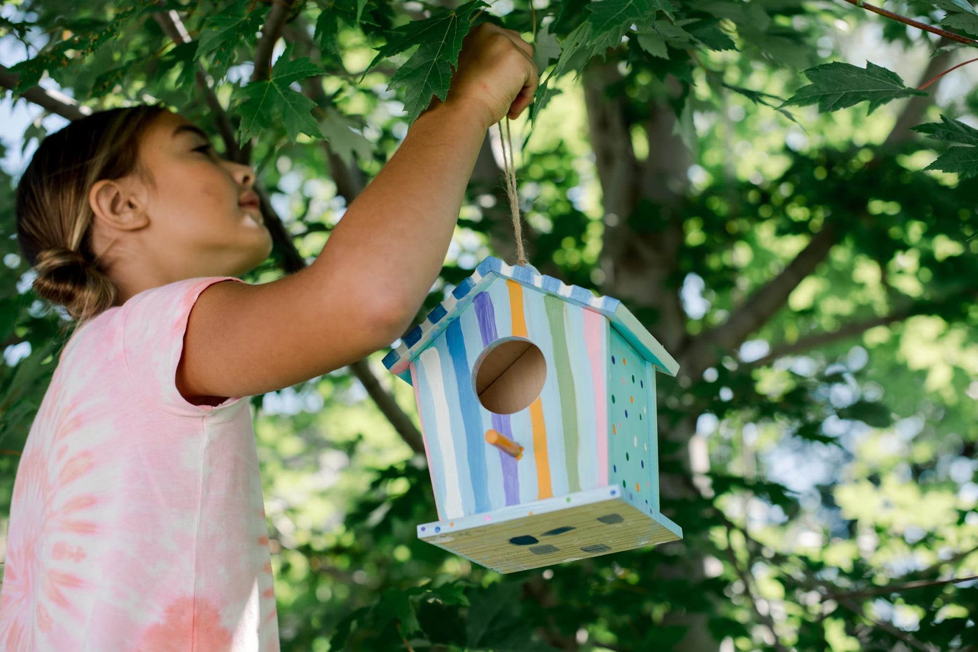 MindWare Make Your Own Birdhouse Kit, Wood Art Kit for Kids, Includes Pre-Cut Wood Pieces and Art Supplies to Assemble and Paint Your Own Bird House