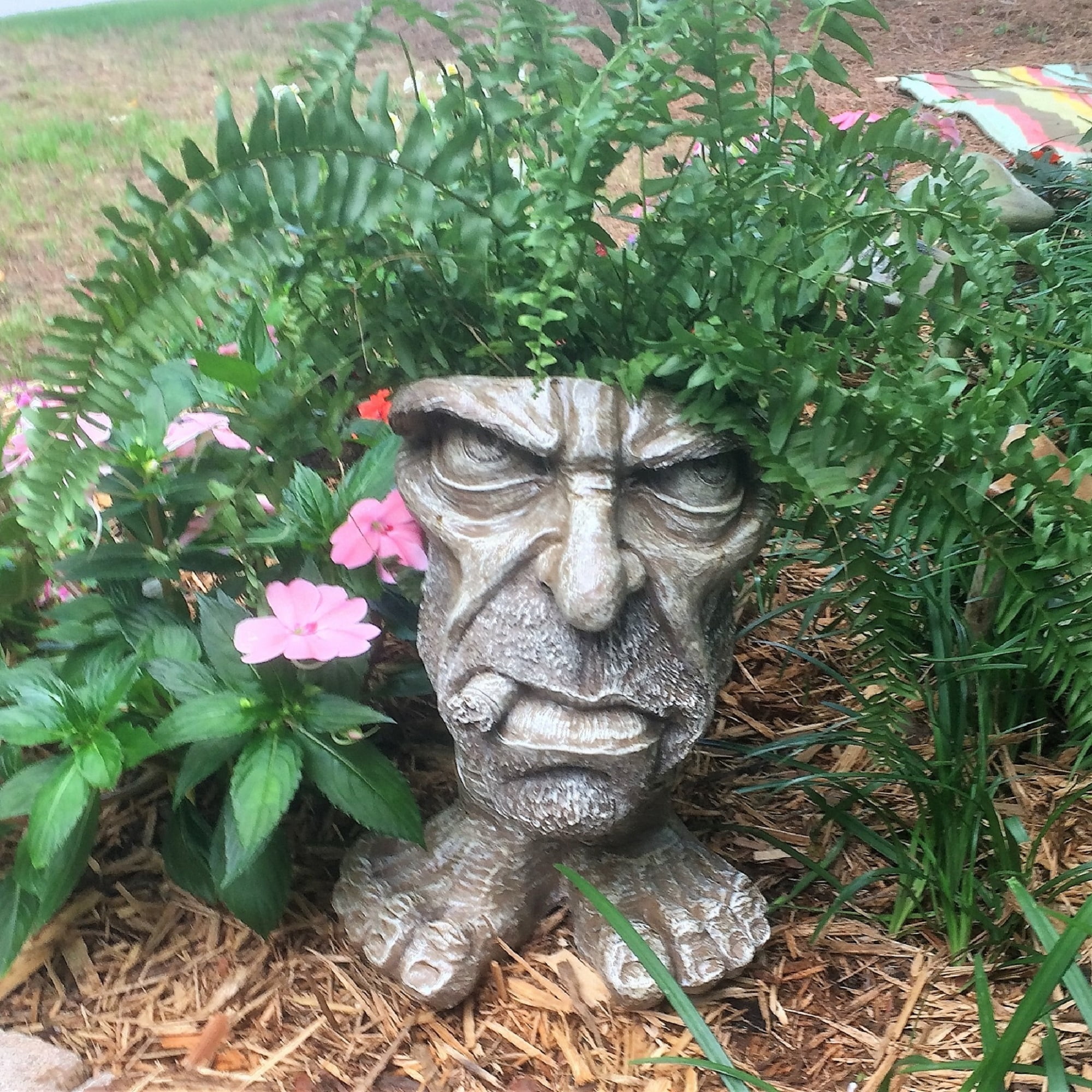 Homestyles Stone Wash Uncle Carmine & Auntie Kayla the Muggly Face Statue Planter
