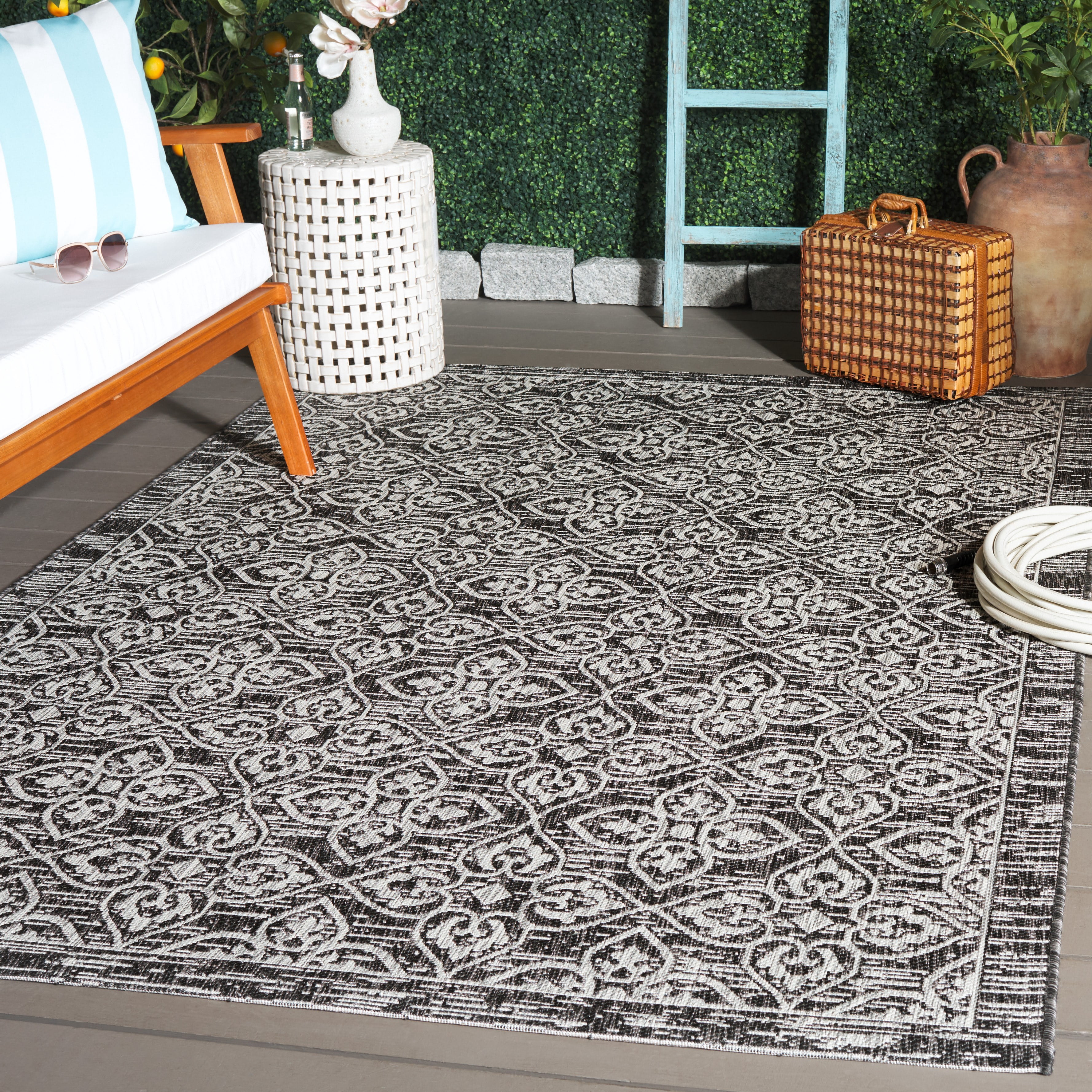 SAFAVIEH Courtyard Amber Damask Indoor/Outdoor Area Rug, Black/Light Grey, 5'3" x 7'7"