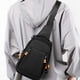 thumbnail image 1 of Bolso bandolera pequeño para el pecho, hombro, bandolera, bolso de viaje para hombres, mujeres y niños con orificio para auriculares, 1 of 6