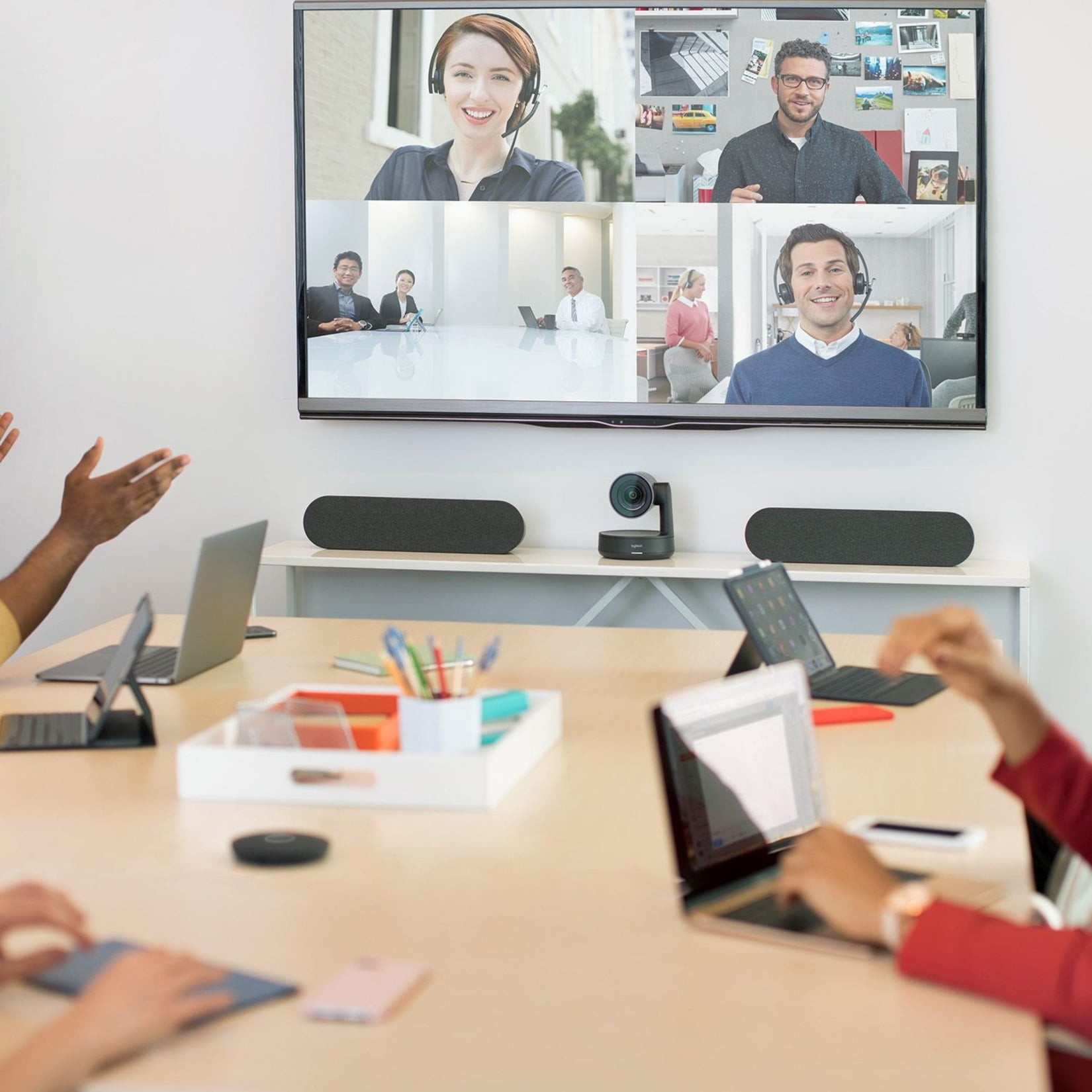 Logitech Rally Plus Video Video Conference Equipment - 3840 x 2160 Video (Content) - 4K UHD - USB - External Microphone(s) - Desktop