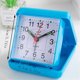 thumbnail image 2 of Reloj despertador analógico cuadrado con pilas for sala de estar, dormitorio, oficina, escuela, dormitorio, despertador de mesa, alarma fácil de configurar, 2 of 7