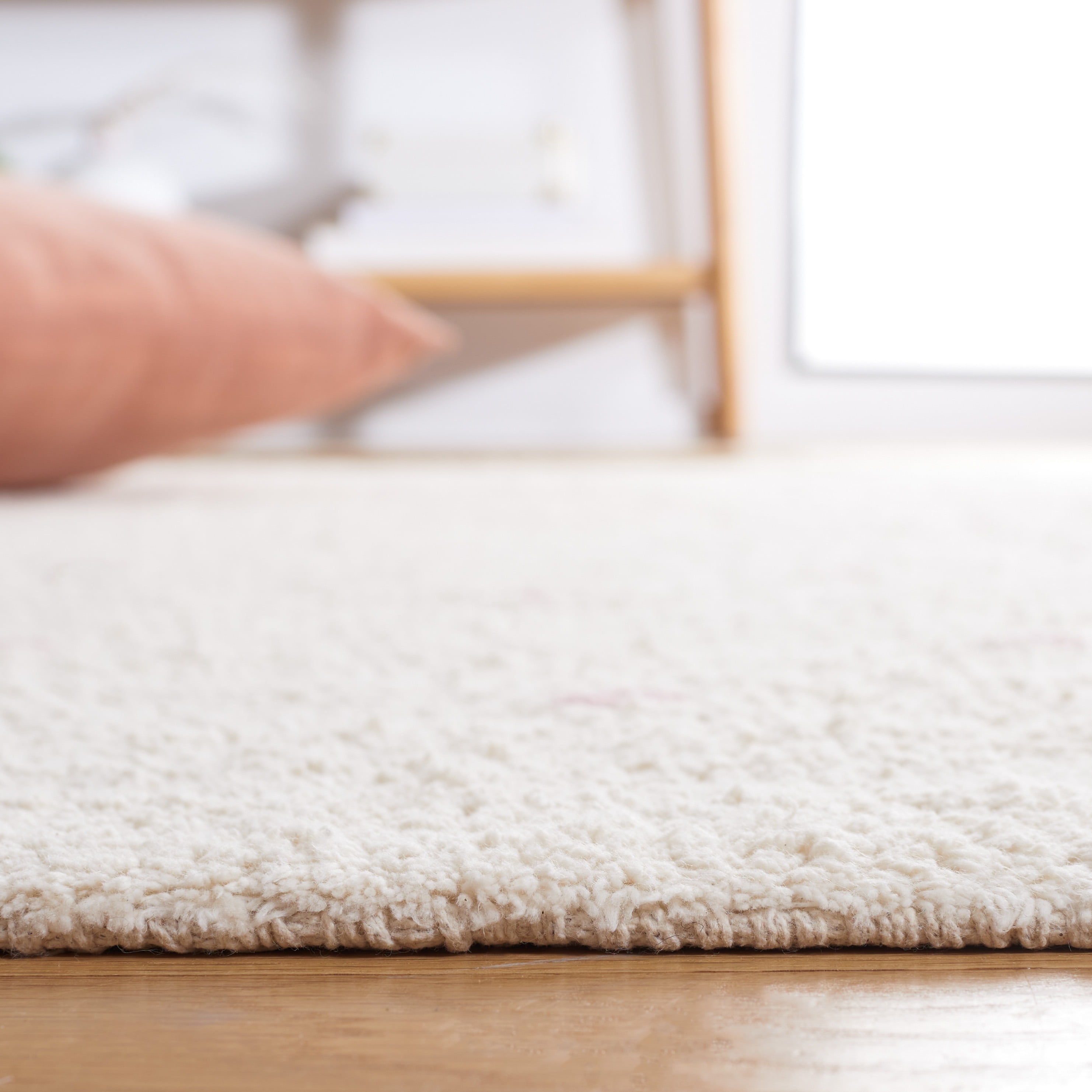 SAFAVIEH Easy Care Leptis Polka Dot Cotton Machine Washable Area Rug, Ivory/Pink, 6' x 6' Round
