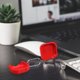 thumbnail image 1 of WASHWEPE 1Ud Estuche Compacto Para Auriculares Rojo Con Gancho Para Colgar Y Protección, 1 of 6