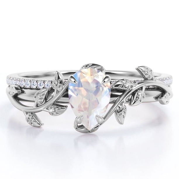 JeenMata Juego de Novia Inspirado en la Naturaleza con Piedra Lunar Arcoíris y Moissanita en Forma de Pera de 1,75 Quilates y Engaste Pavé de Cuatro Puntas en Baño de Oro Blanco de 18 K sobre Plata
