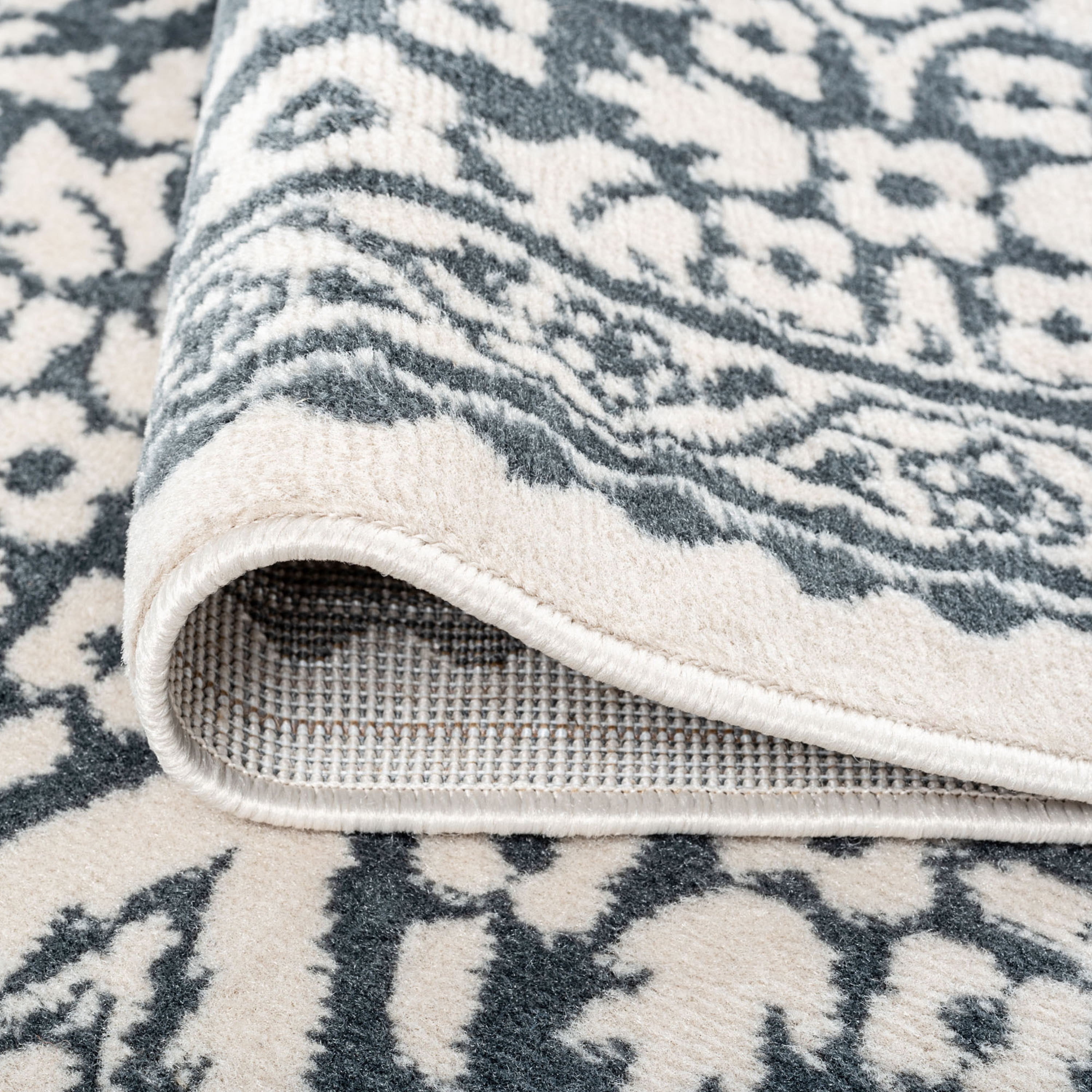Madison Traditional 5' x 7' Gray Polypropylene Indoor Area Rug