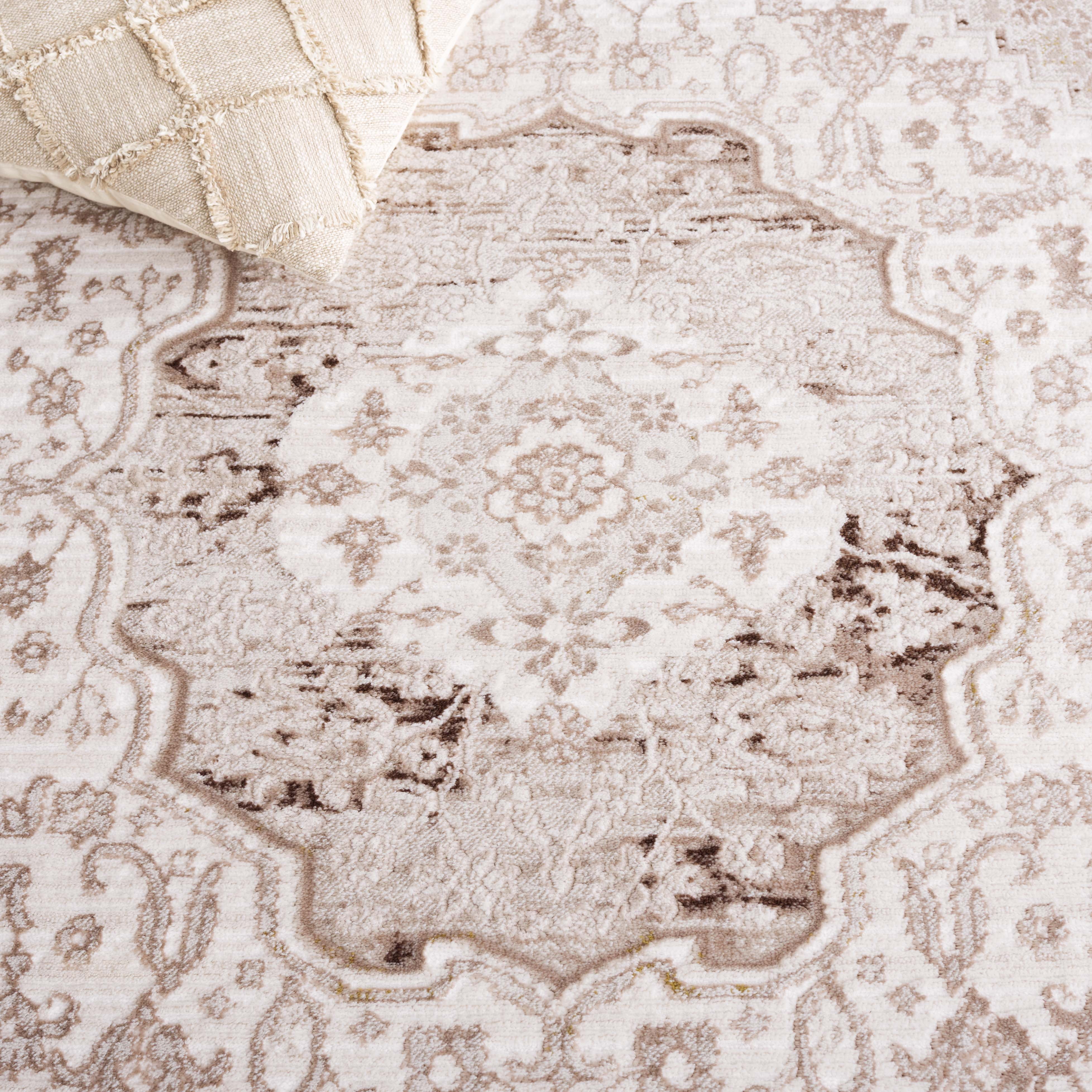 Safavieh Prestige Arielle Oriental Area Rug, Ivory/Beige, 2' x 3'