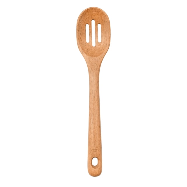 Cuchara ranurada OXO Good Grips de madera de haya grande