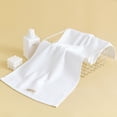 thumbnail image 1 of Xiao Hua Toallas de 2 piezas de 12.99 x 29.13 pulgadas, perfectas para el uso diario en la ducha, tipo A, con diseño ondulado, ligeras y de secado rápido, ideales para el baño y el aseo (blancas)., 1 of 5