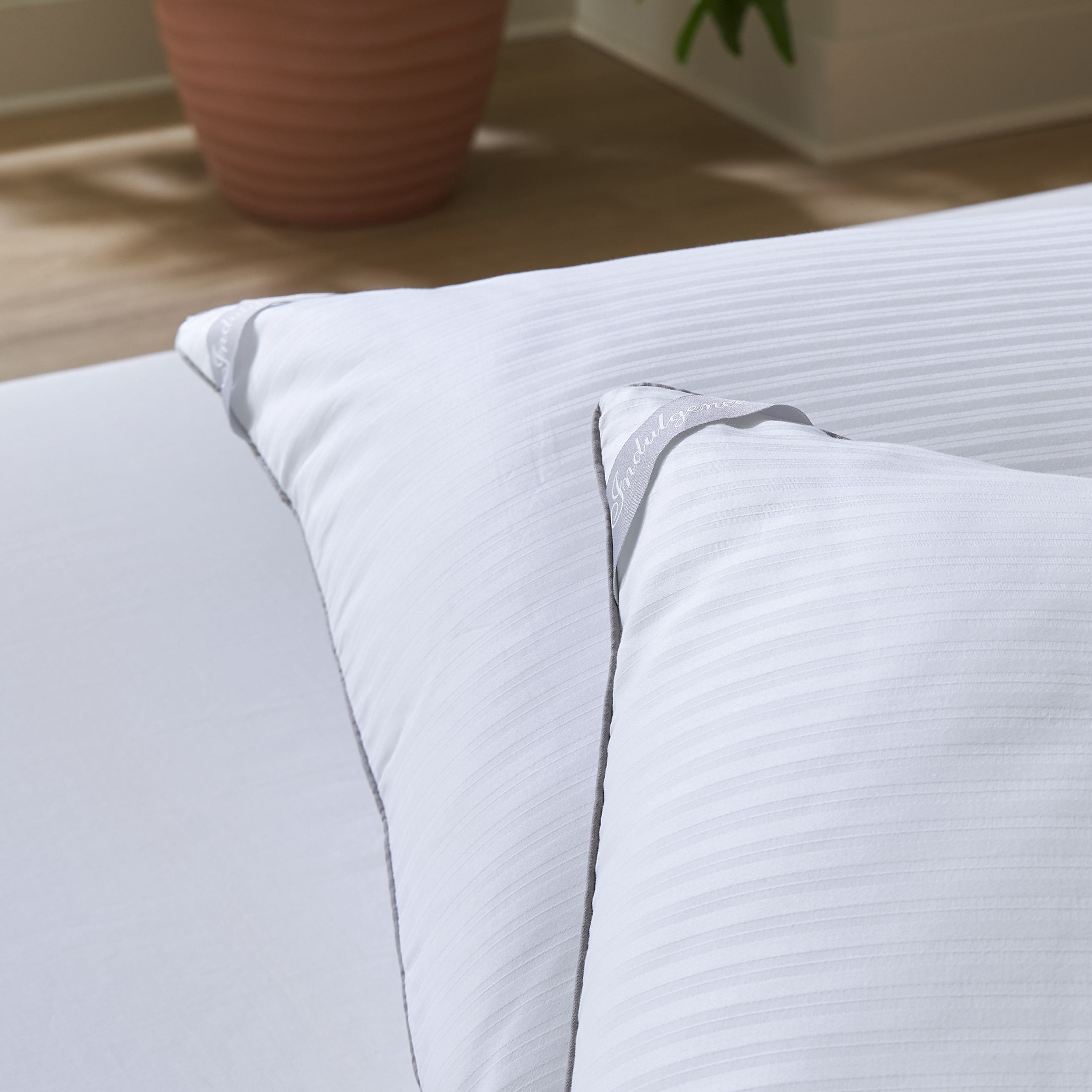 Indulgence Down Alternative Bed Pillow, Standard/Queen