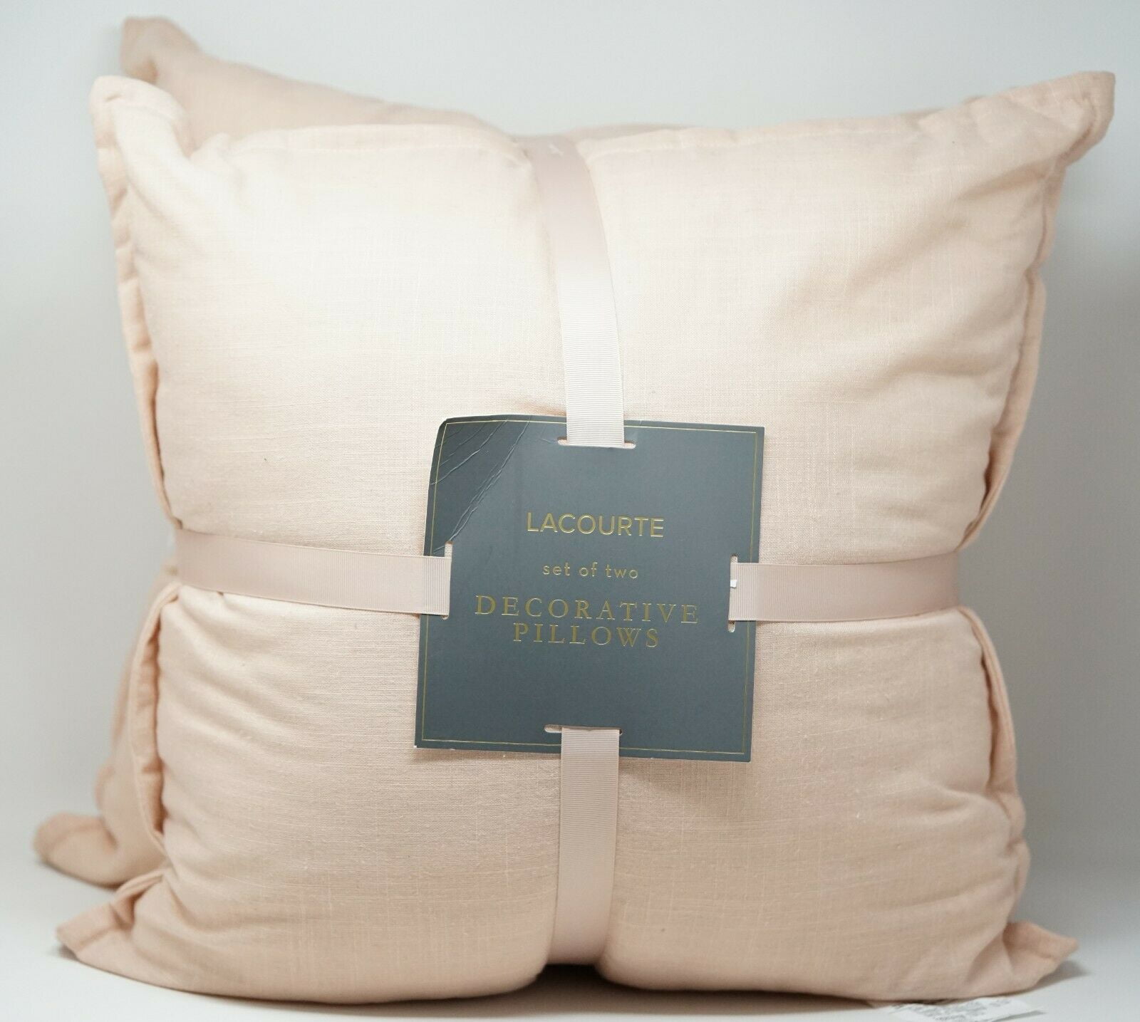 Lacourte pillows top