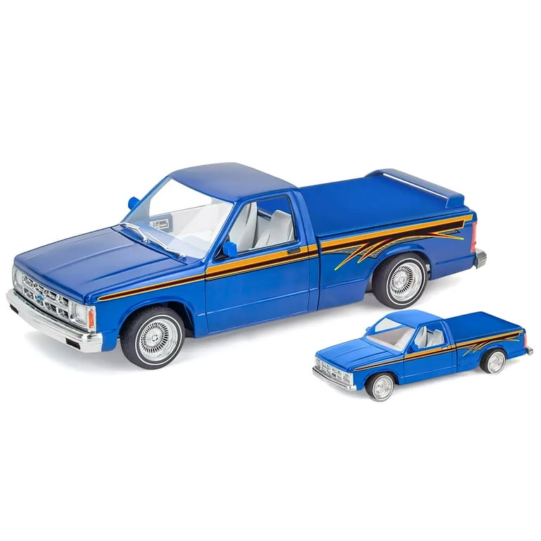 自動車 Revell Chevy S-10 Lowrider 3 in 1 Level 4 Model Kit 1991 Chevrolet S-10 Lowrider Pickup Truck