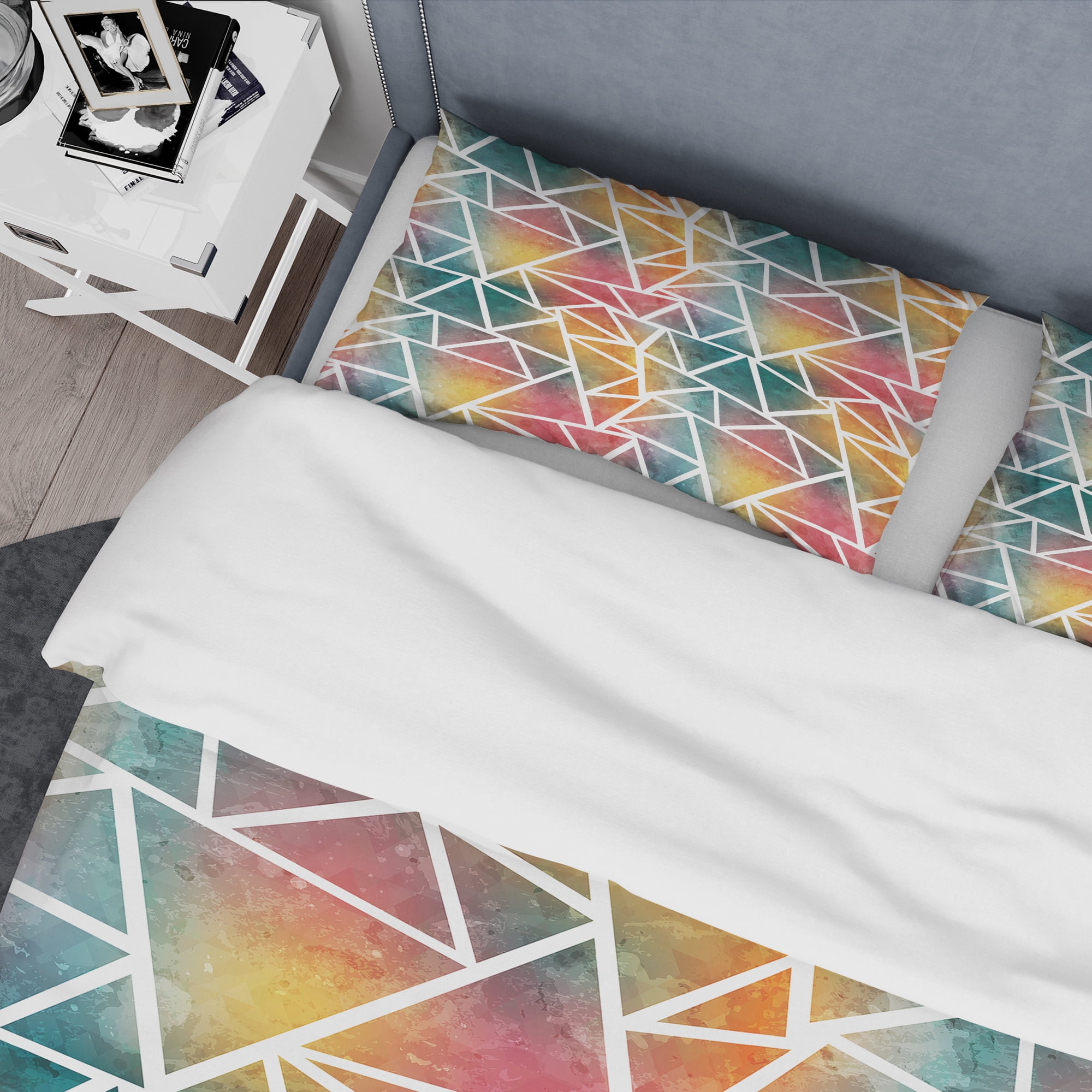 Designart 'Colored Triangle Pattern with Grunge Effect' Modern Duvet Cover Set