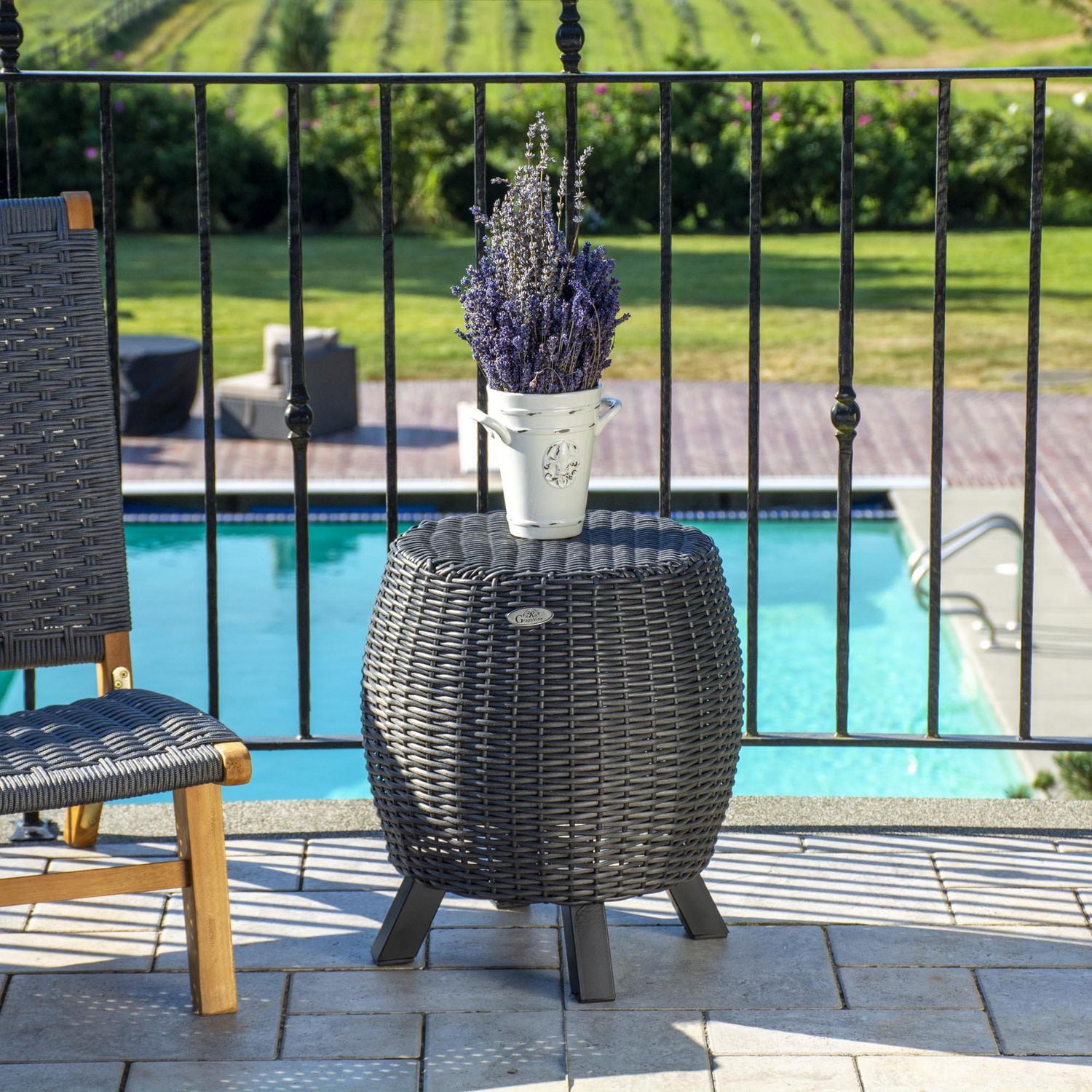 Table d'appoint/tabouret Lisa de Grapevine en osier, noir mat