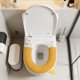 thumbnail image 4 of Cojín del asiento del váter: funda gruesa y blanda con asa para el invierno para el calor invernal. Se adapta a la mayoría de los inodoros. Se puede lavar a máquina, 4 of 6