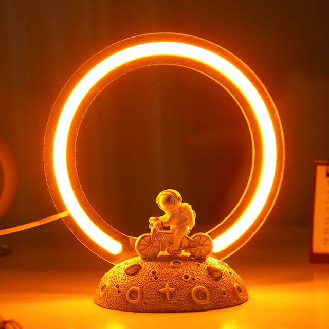 Lámpara Adornos de escritorio con enchufe USB de luz de ambiente de astronauta de resina para fiesta de boda