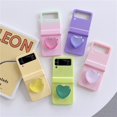 thumbnail image 3 of Soporte de color macarrón Love para Samsung Galaxy ZFlip3/4/5 generación, juego plegable de tres piezas, sexta generación, 3 of 6