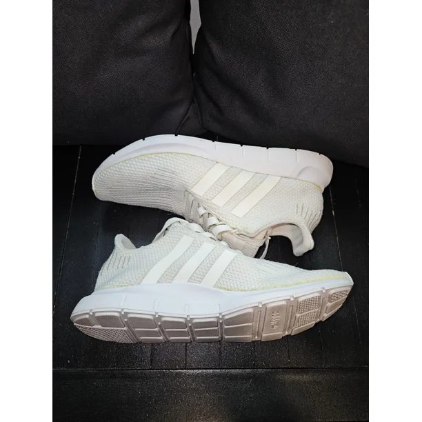 Adi-das - Swift Run - White Running Shoes/ Sneakers - Sz 5.5M/4W (F34315)