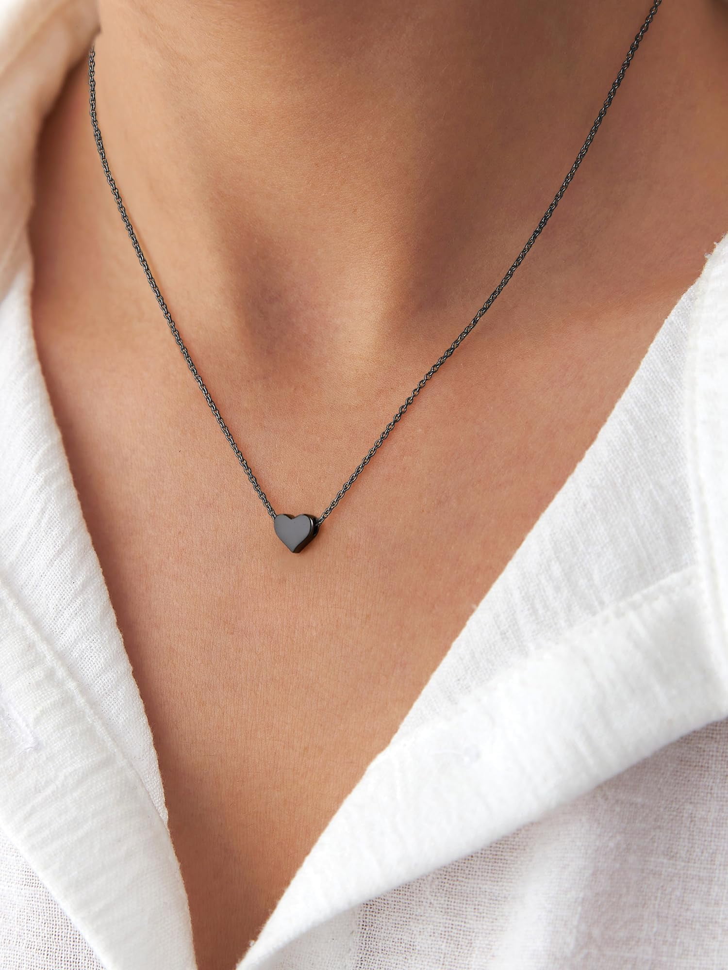 ネックレス・ペンダント VERY VINTAGE TINY BLACK SILVER HEART PENDANT NECKLACE Amazon.com: Black Heart Necklace, Tiny and Dainty Sterling