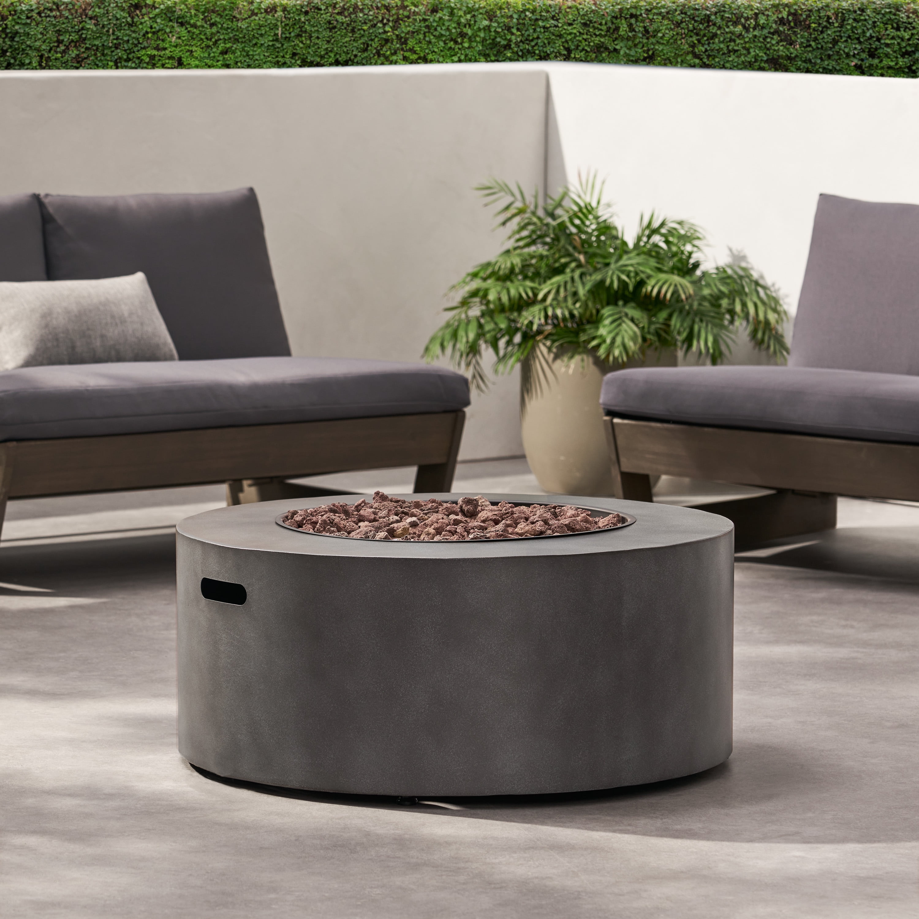 WELLINGTON ROUND IRON FIRE PIT -40,000 BTU,TANK OUTSIDE