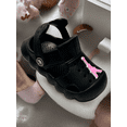 thumbnail image 3 of SANDALIAS PARA NIÑA LIGERSA Y ANTIDESLIZANTES EVA COLOR NEGRO CON PINES DECORATIVOS, 3 of 5