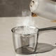 thumbnail image 4 of Taza de Baño Transparente con Mango Largo - Cazo Duradero con Drenaje Eficiente para Baño, Cocina y Lavado de Frutas - Diseño Resistente Al Calor y Que Ahorra Espacio, 4 of 6