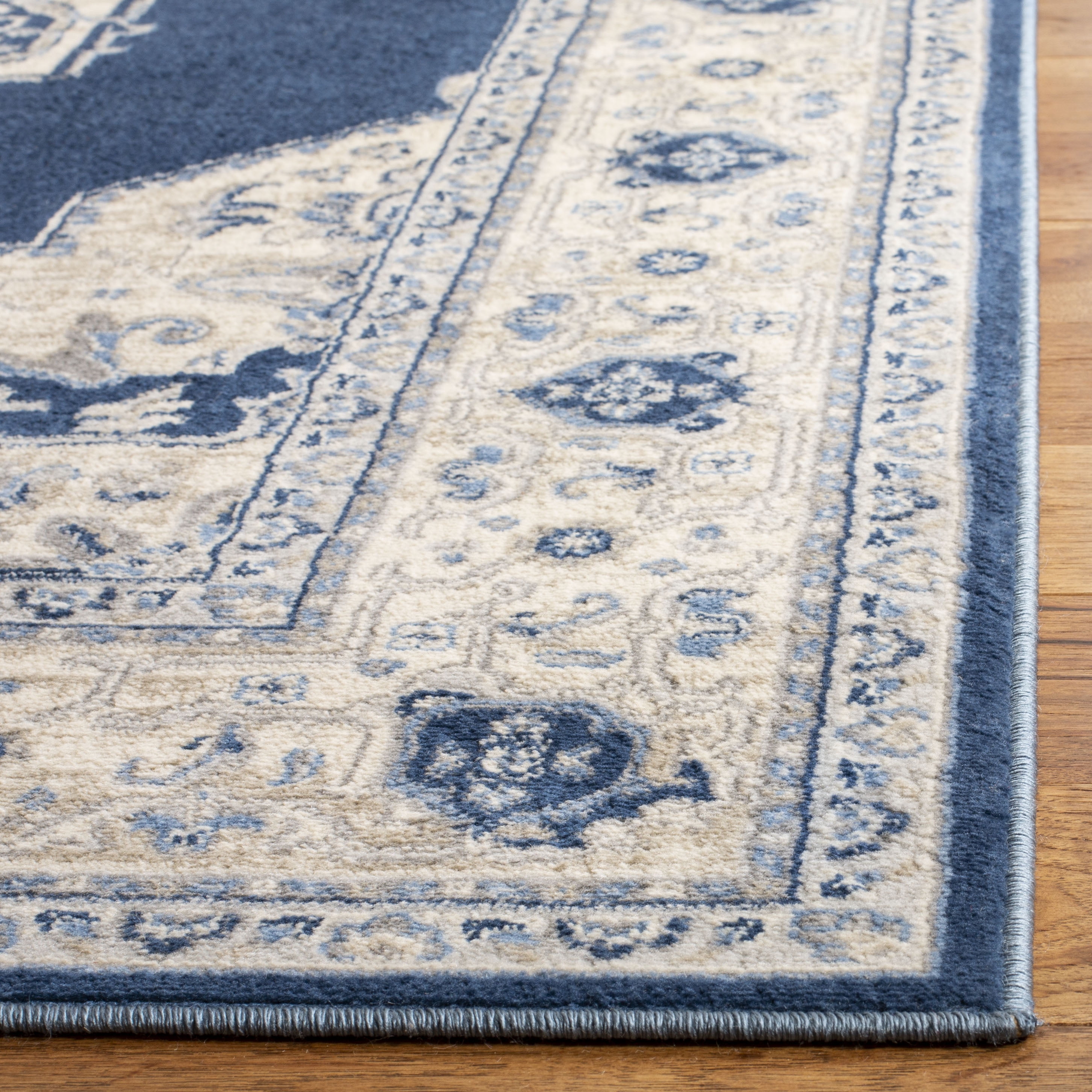 SAFAVIEH Brentwood Salah Oriental Area Rug, Navy/Creme, 5' x 5' Square