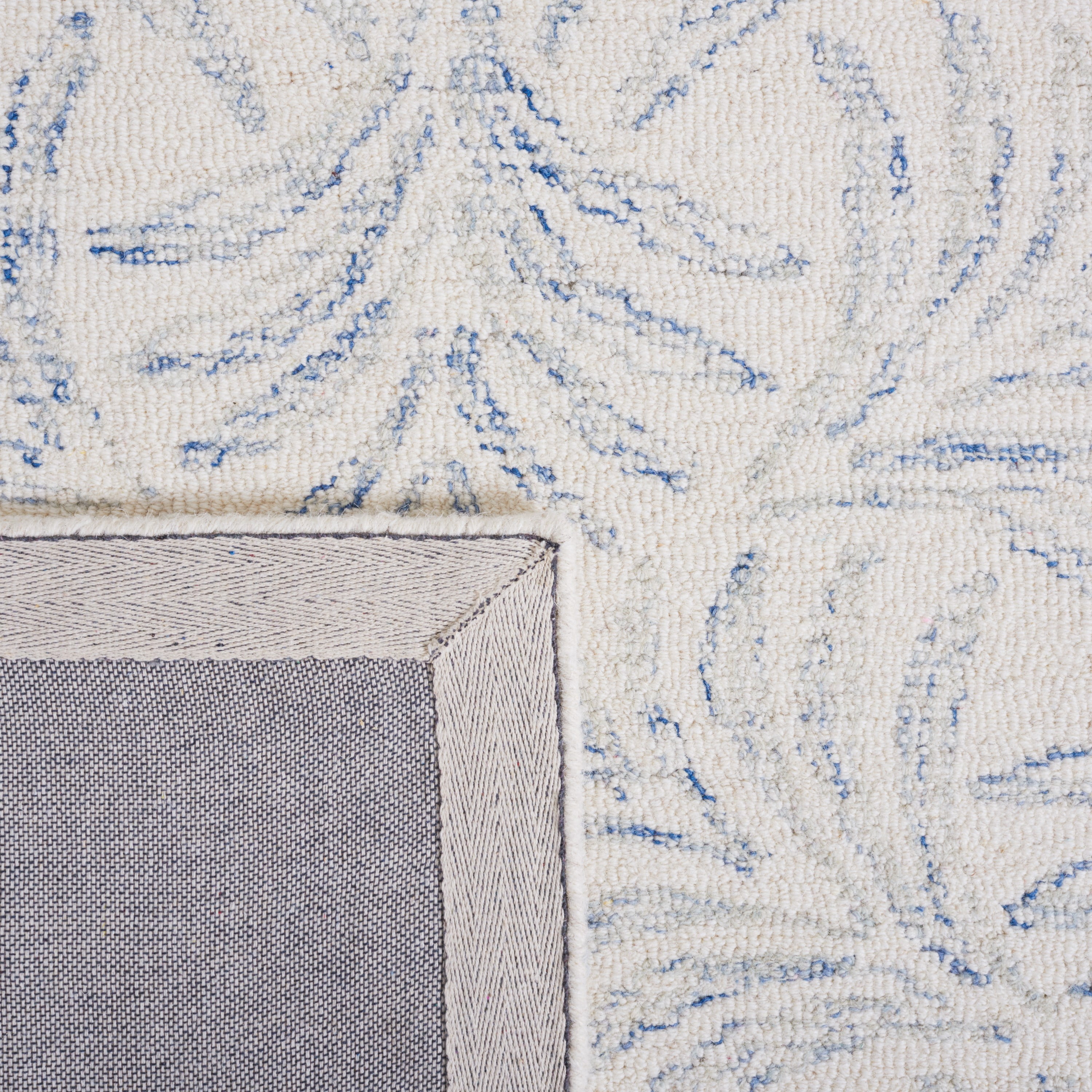 SAFAVIEH Martha Stewart Jardin Floral Area Rug, Ivory/Blue, 4' x 6'