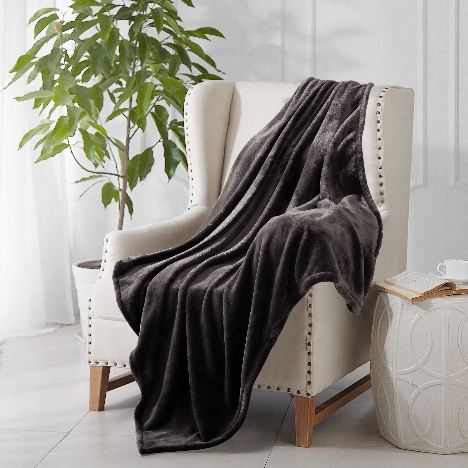 Reafort Ultra Soft Flannel Fleece All Season Light Weight Living Room/Bedroom Warm Throw Blanket (Dark Grey, Twin 66"X90")