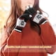 thumbnail image 4 of Kearding Guantes de Navidad con estampado de copos de nieve Espesar Invierno Piel Amigable A prueba de viento Guantes de pantalla táctil Kits de decoración para fiestas, 4 of 6