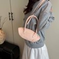 thumbnail image 3 of Bolsos de nicho para mujer, nuevo estilo 2025, bolso bandolera de moda que combina con todo, bolso de hombro tipo dumpling de alta gama para desplazamientos diarios., 3 of 5