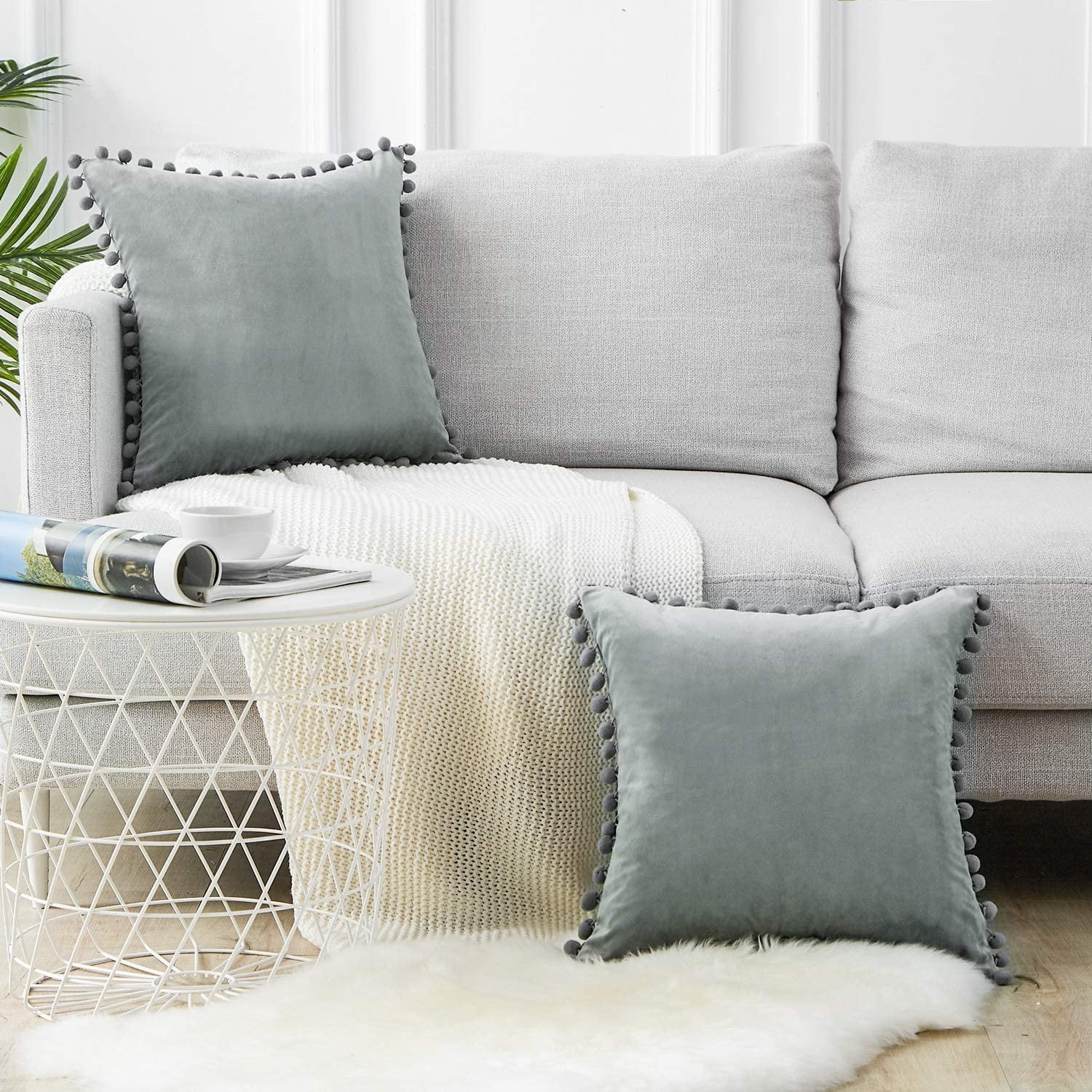 Leining Set Of 2 Velvet Cushions With Pompoms Solid Color Cushion Covers Decorative Cushions Cushions Seat Cushions Decorative Cushions Couch Cushions