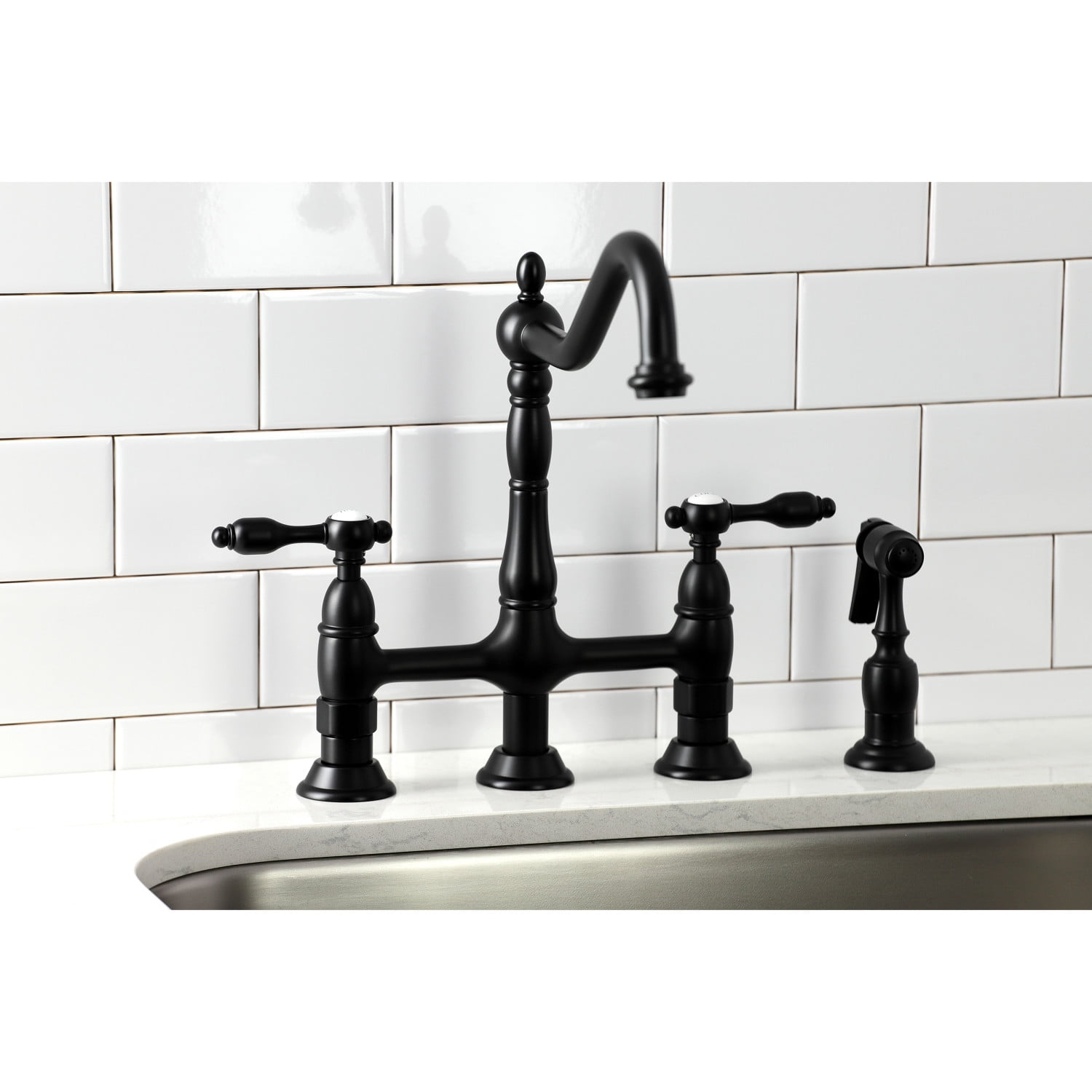 Kingston Brass Tudor Rubinetto Da Cucina Centrale 8'' Con Getto In Ottone E Spruzzatore - Cromato, Portata 1.8 GPM, Cartuccia Ceramica