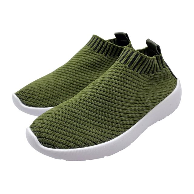 Tenis Annik T 21 Giselle Verde con diseño slip-on de tejido elástico verde y suela blanca ligera de goma. Tenis deportivos para mujer que ofrecen comodidad y estilo casual, ideales para actividades diarias y uso cotidiano, también adecuados para combinar con ropa deportiva.