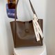 thumbnail image 3 of Bolso de hombro retro de gran capacidad para otoño e invierno para mujer, bolso de mano informal de moda para viajes de trabajo, 3 of 6