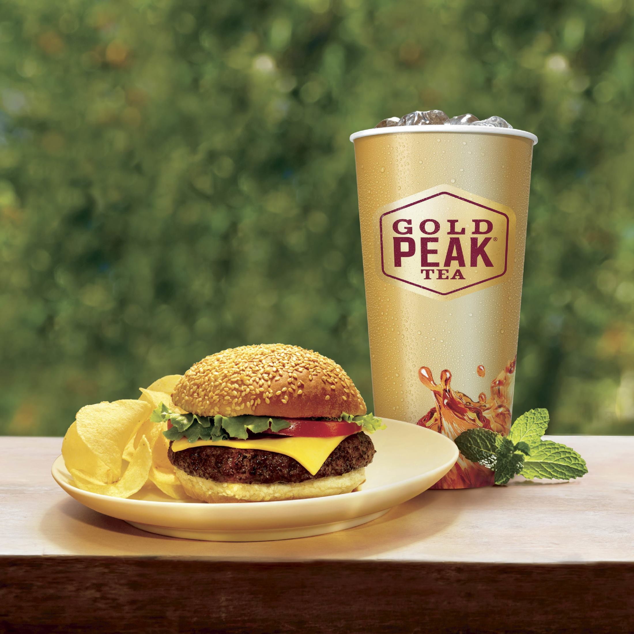 Gold Peak Sweetened Black Iced Tea Drink, 64 fl oz